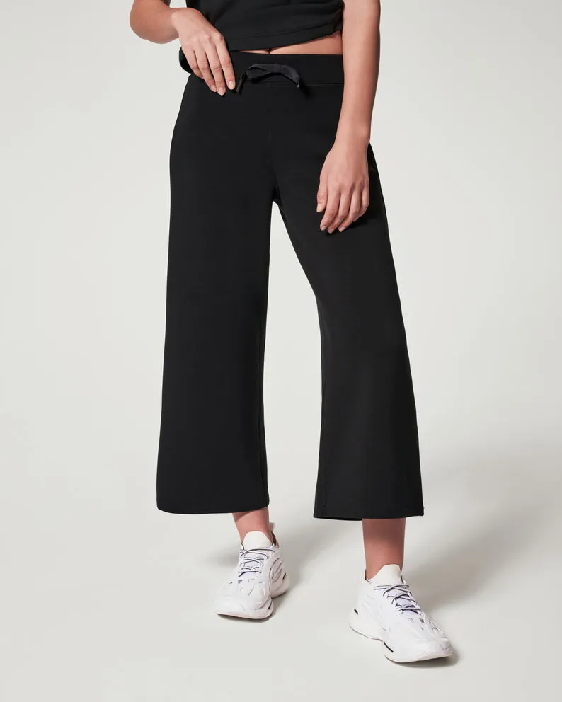 AirEssentials Very Black Cropped Wide Leg Pant